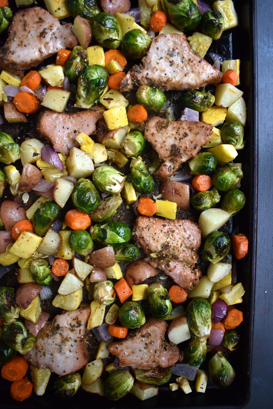 Sheet Pan Garlic Herb Pork and Vegetables is ready in 30 minutes, is full of flavor and only uses one pan for a nutritious and tasty family friendly meal! www.nutritionistreviews.com