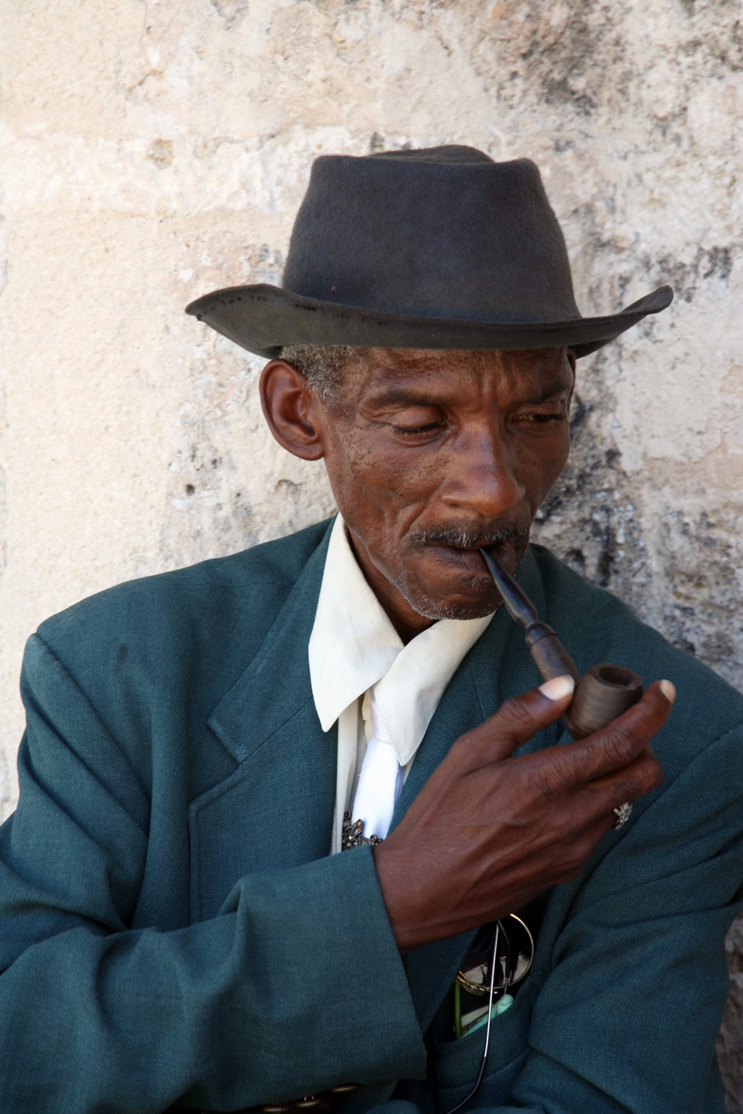 госпожа с сигарой. Grandma smoke. Smoking havana. логотип havana smoke. Smoking havana.