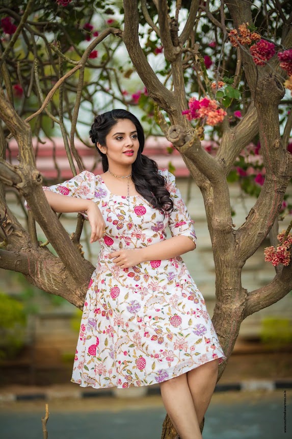 SreeMukhi in floral outfit by Kirthana Sunil