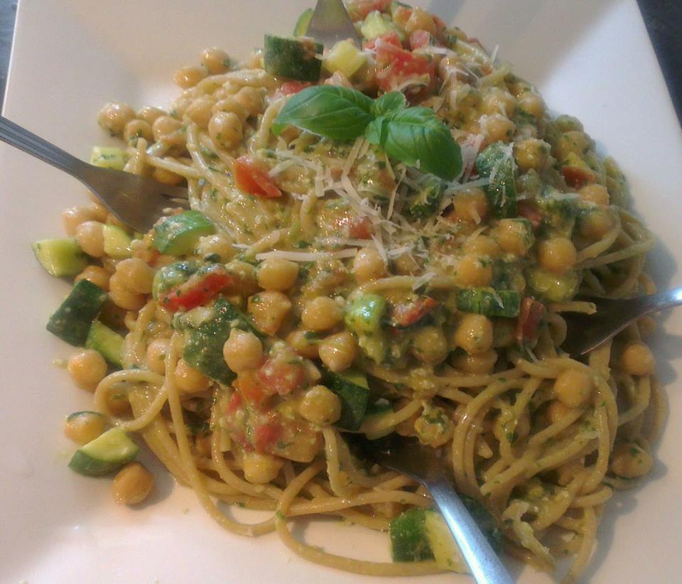 Pasta pesto with chickpeas Euphoric Vegan
