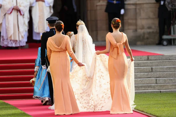 Princess Stephanie of Luxembourg and Prince Guillaume of Luxembourg kiss on the balcony of the Grand-Ducal Palace following the wedding ceremony of Prince Guillaume Of Luxembourg and Princess Stephanie of Luxembourg