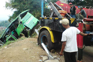 Foto Video Kecelakaan Bus Karunia Bakti Cisarua Bogor Bus 