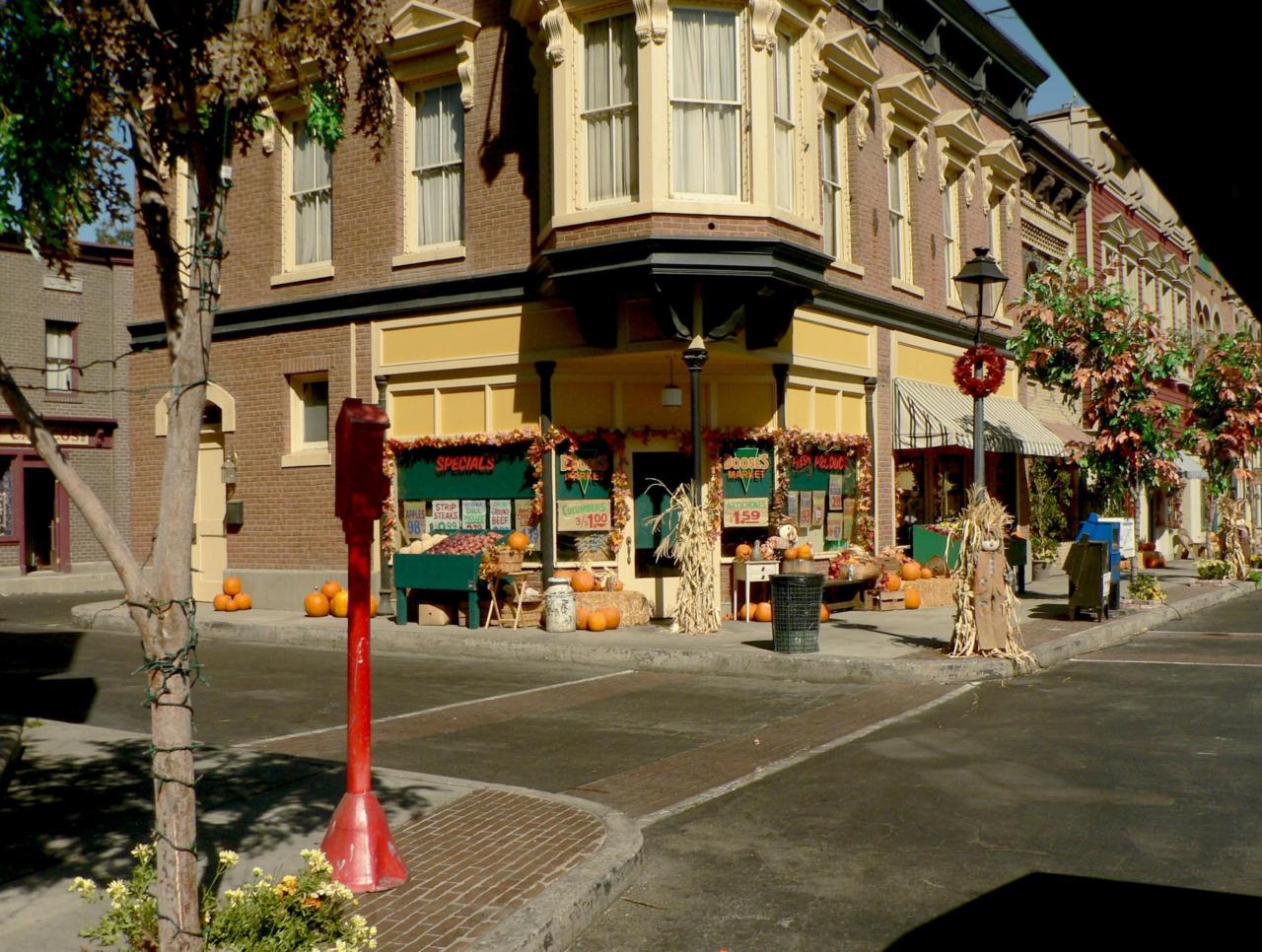 Stars Hollow & Eastwick Doosie's Market & Stars Hollow Beauty Supply