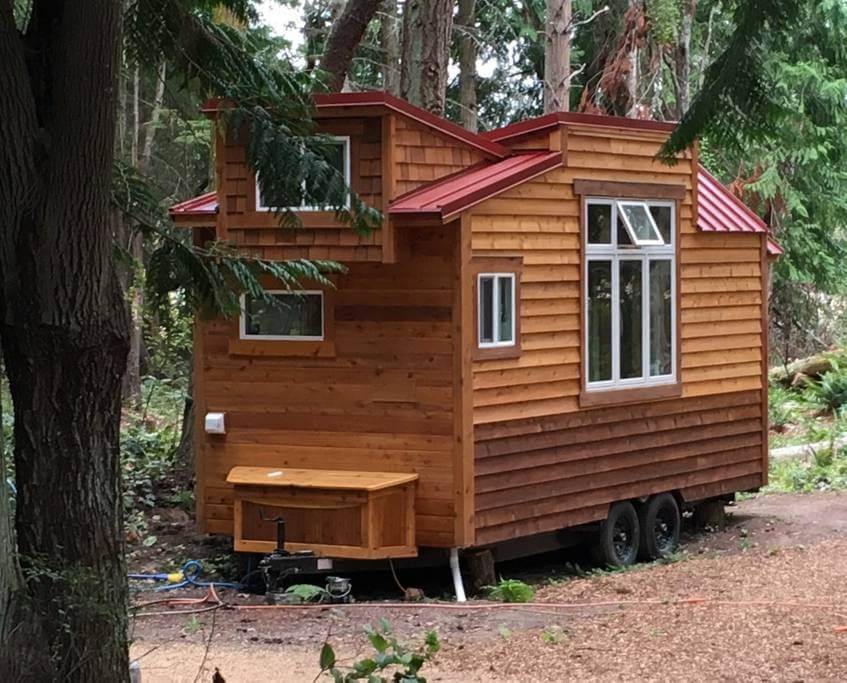 10-Amongst-the-Trees-Andrew-Airbnb-Tiny-House-Architecture-in-Marrowstone-Washington-www-designstack-co