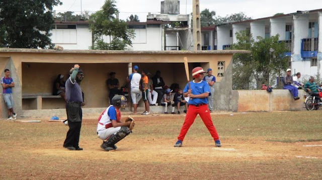 Manuel "Champo" Acosta despachó vuelacercas ante el Cotorro Foto: Daniel de Malas (Archivo de SwingCompleto) Manuel "Champo" Acosta despachó vuelacercas ante el Cotorro Foto: Daniel de Malas (Archivo de SwingCompleto)