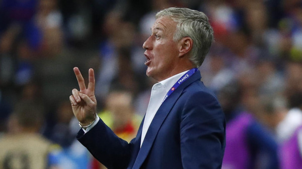 مدرب فرنسا: لا أريد الحديث عن بنزيمة 