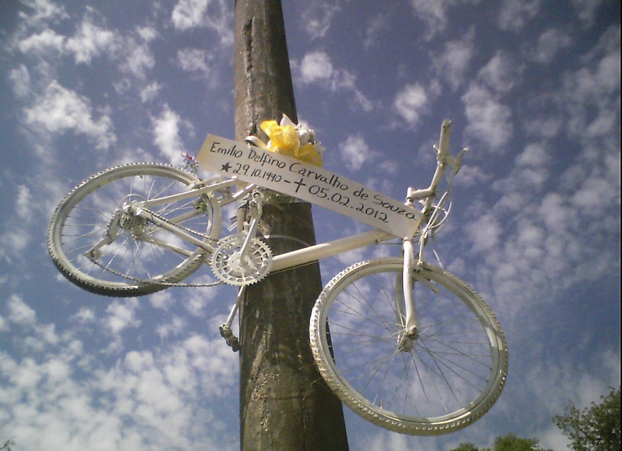 Ghost Bike em memória de Roger Bitencourt Testes Pedala Floripa