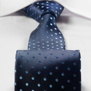 Modny krawat w groszki