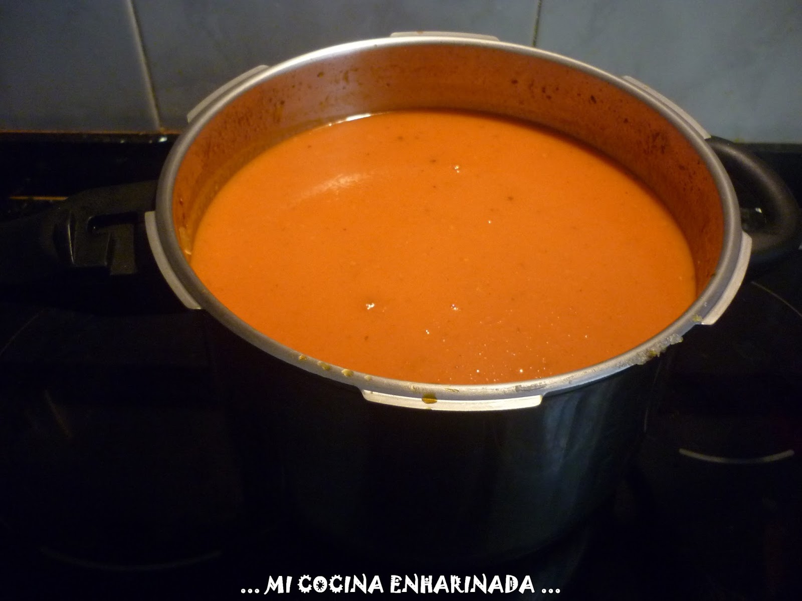 Mi cocina enharinada SALSA DE TOMATE EN LA OLLA EXPRÉS