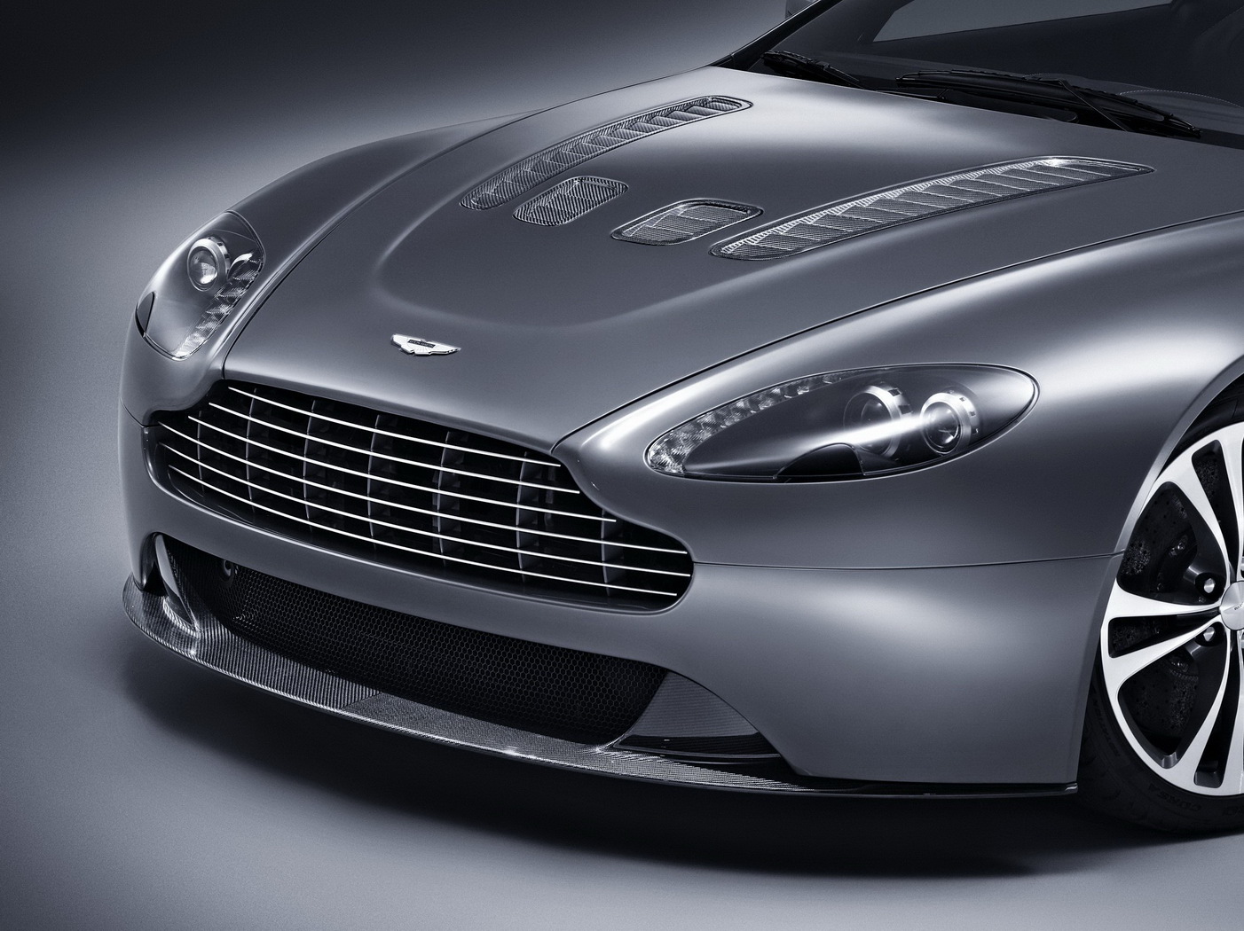 Cars updates: aston martin v12 vantage sale