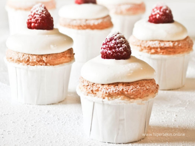 EASY SNOW CUPCAKES EASY SNOW CUPCAKES