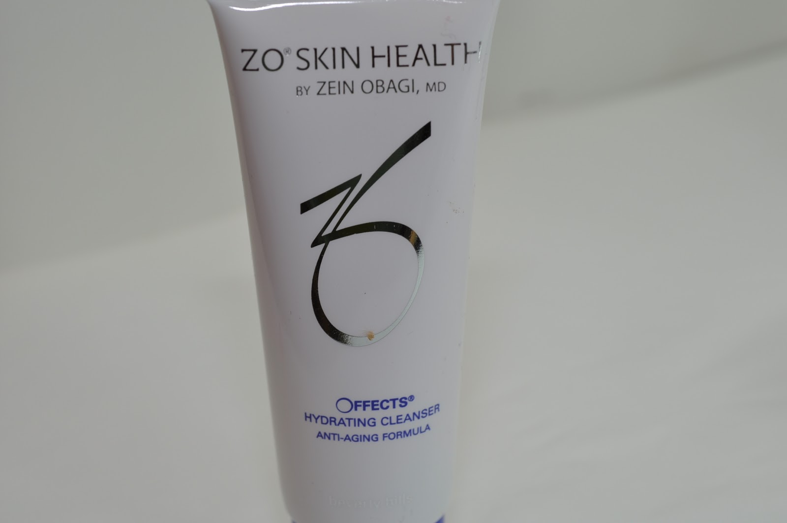 Zo skin cleanser. Zo Skin Obagi умывалка. Zo Skin Health by Zein Obagi для умывания. Obagi gentle Cleanser. Зейн обаджи умывалка.