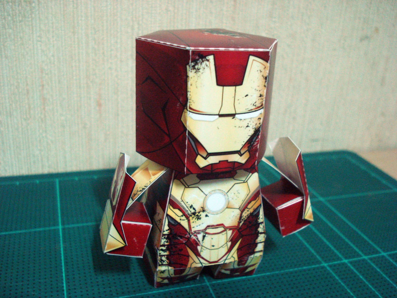 Iron Man 3 Papercraft Mark XLII Armor