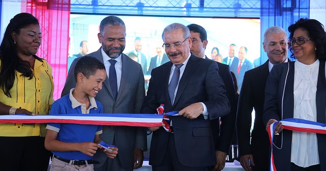 Resultado de imagen para Presidente Danilo Medina entrega dos centros educativos y dos estancias infantiles en Boca Chica y Santo Domingo Este