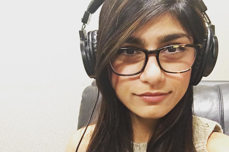 Mia Khalifa Challenges This Player & Asks Him To Touch Her "Apples...