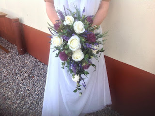 50+ Buket Bunga Pengantin (Hand Bouquet Bunga) Pernikahan 50+ Buket Bunga Pengantin (Hand Bouquet Bunga) Pernikahan
