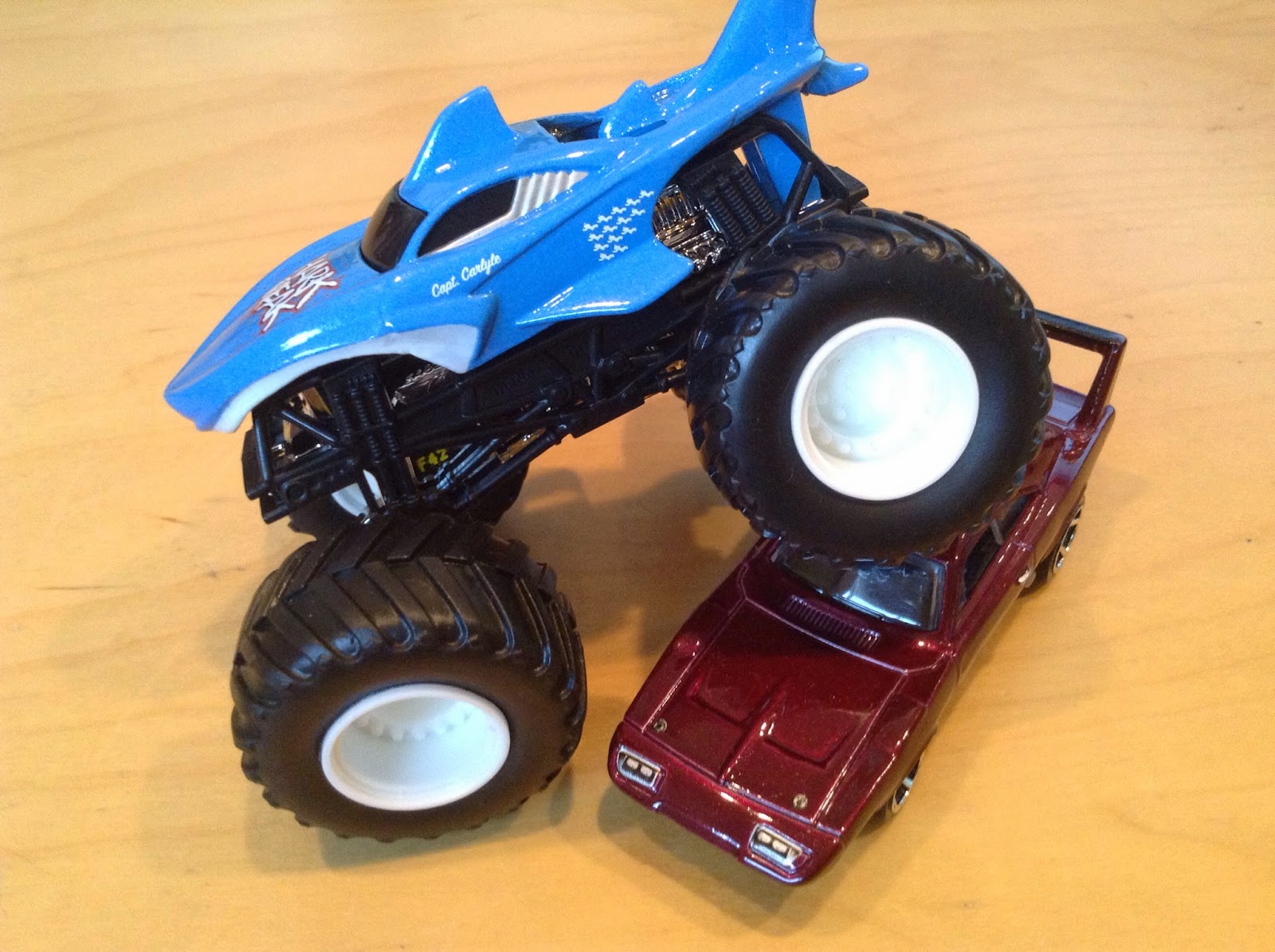 JULIAN'S HOT WHEELS BLOG: Shark Wreak Monster Jam Truck