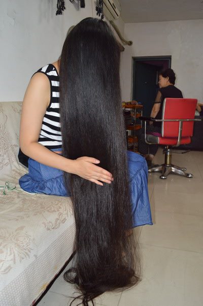 longhairadmires: Floor Length Long Hair Model