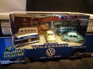 58014 1:64 Motor World Dioramas - '60's Car Dealership VW Volkswgen Bus ...