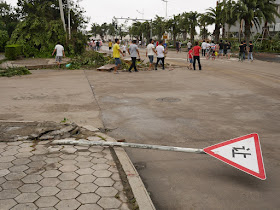 knocked down yield sign in Zhuhai