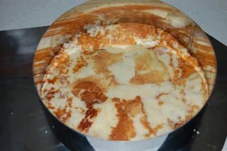 Tarta de fresones con nata y cava.