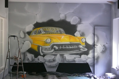 Malowidło ścienne Obraz ścienny przedstawiający samochód Cadilak, mural 3D wykonany na ścianie w kręgielni.