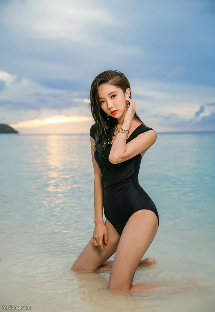 Beautiful Park Soo Yeon in the beach fashion picture in November 2017 (222 photos) photo 10-12