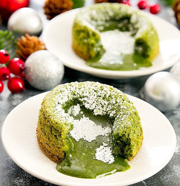 Matcha Green Tea Molten Lava Cakes #matcha #desserts