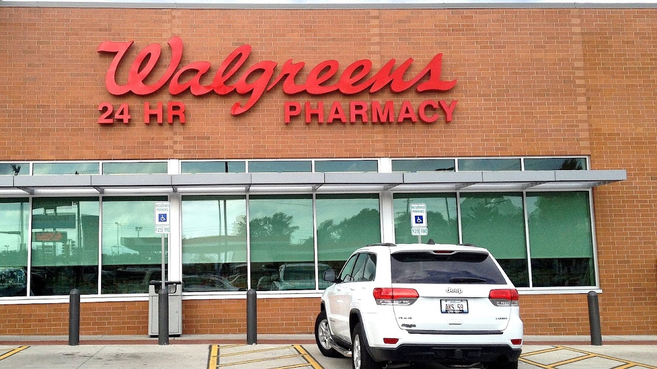 Are pharmacies open on a sunday