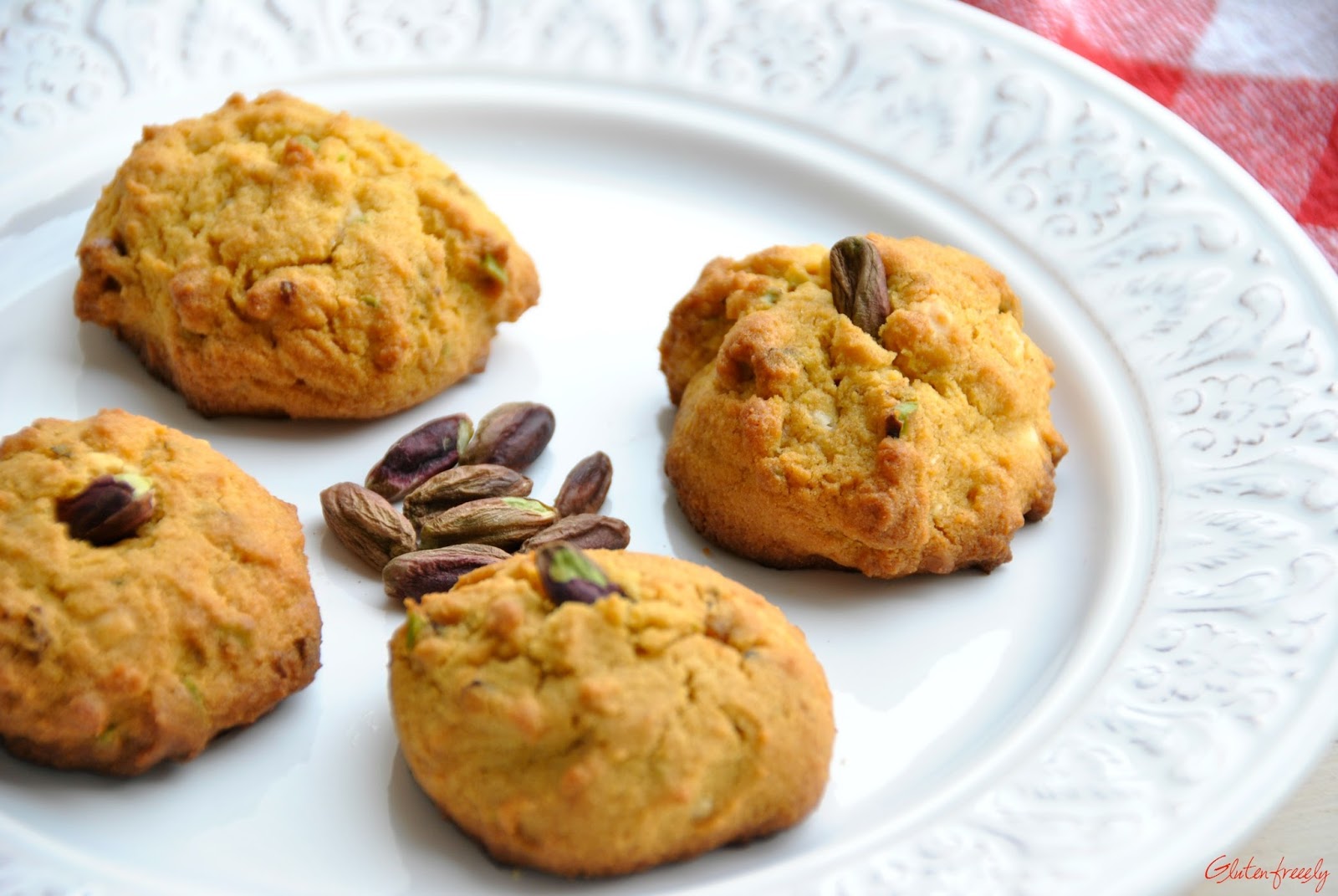 Biscotti con farina di mais, pistacchi e cioccolato bianco | Ricetta ed ...