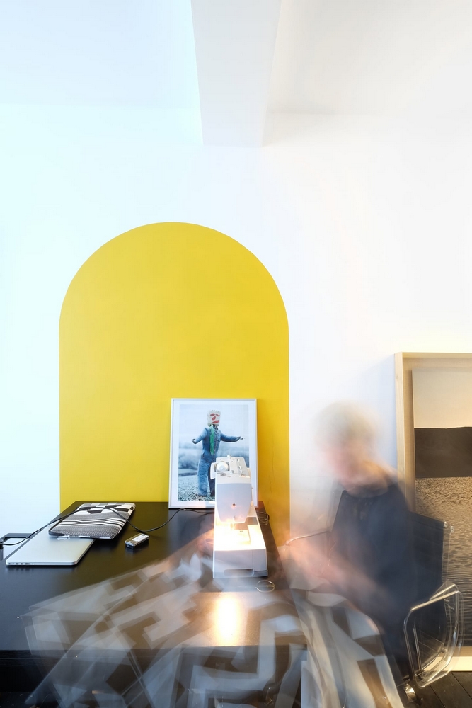 UN LIEU DIFFÉRENT... ART, GÉOMÉTRIE ET COULEURS