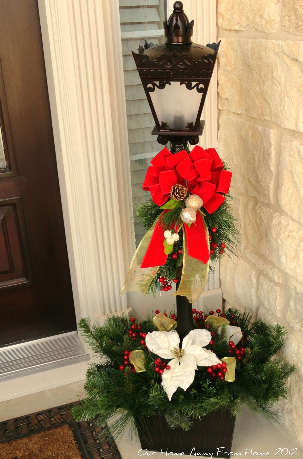 Our Home Away From Home: CHRISTMAS ON THE FRONT PORCH