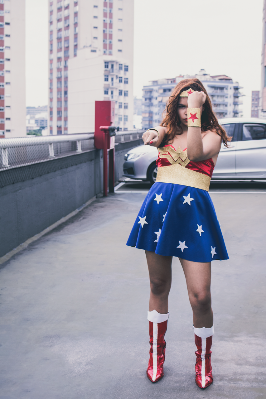 DIY mulher maravilha, faça você mesma, fantasia mulher maravilha, fantasia fácil, fantasia improvisada, carnaval, mulher maravilha, cosplay, bota vermelha, diy acessórios, diy saia de estrelas, fantasia improvisada fácil e barata DIY mulher maravilha, faça você mesma, fantasia mulher maravilha, fantasia fácil, fantasia improvisada, carnaval, mulher maravilha, cosplay, bota vermelha, diy acessórios, diy saia de estrelas, fantasia improvisada fácil e barata
