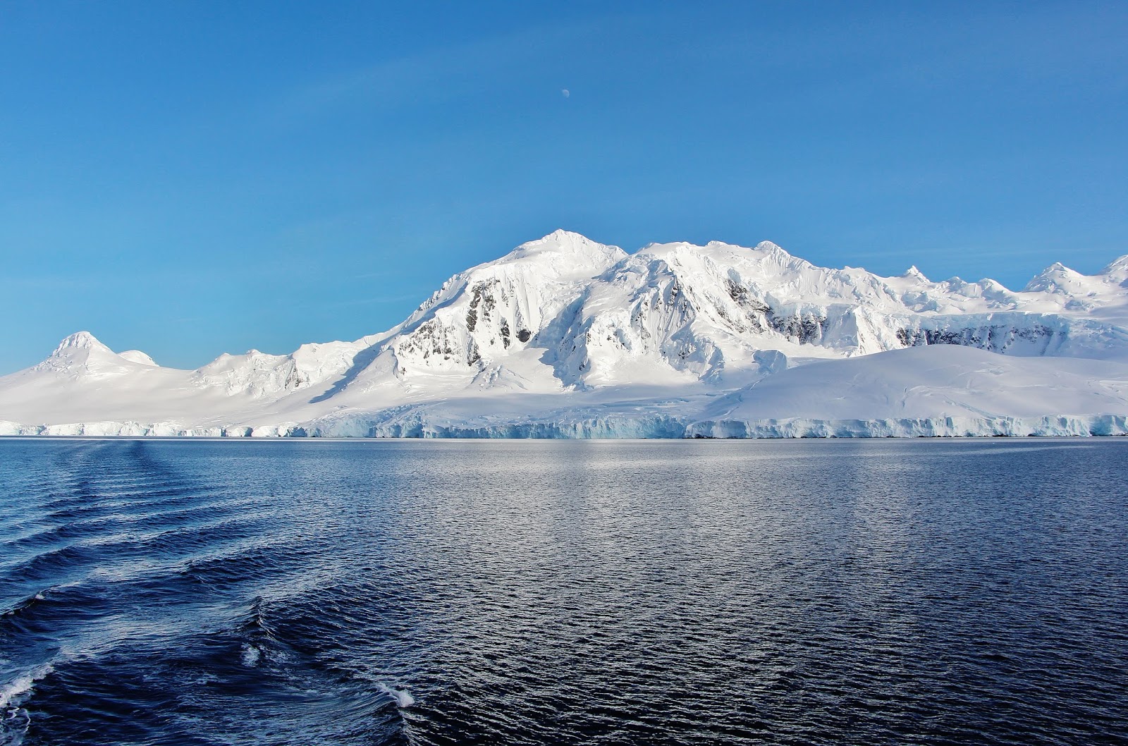 антарктида моря росса уэдделла беллинсгаузена амундсена. проливы антарктиды. хребет ломоносова на карте антарктиды. пролив дрейка волны. проливы антарктиды.