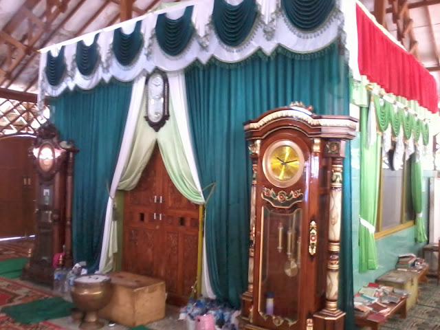 DESTINASI WISATA RELIGI MAKAM SYEKH QURO &amp; SYEKH BENTONG