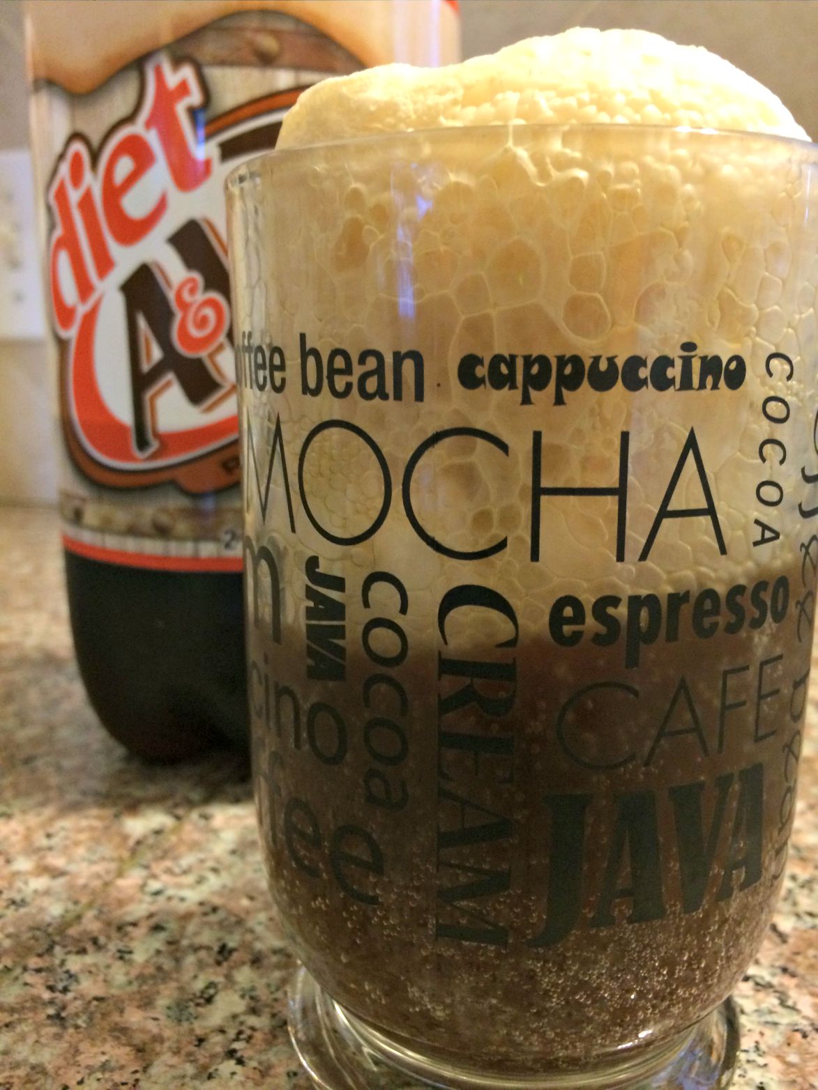 Titere con National Root Beer Float Day Low Carb Root Beer Float