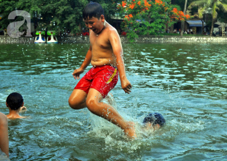 Nghi he, tre nho no nuc tam mat, dua nghich duoi ao lang nghin nam tuoi tai Thu do - Anh 6