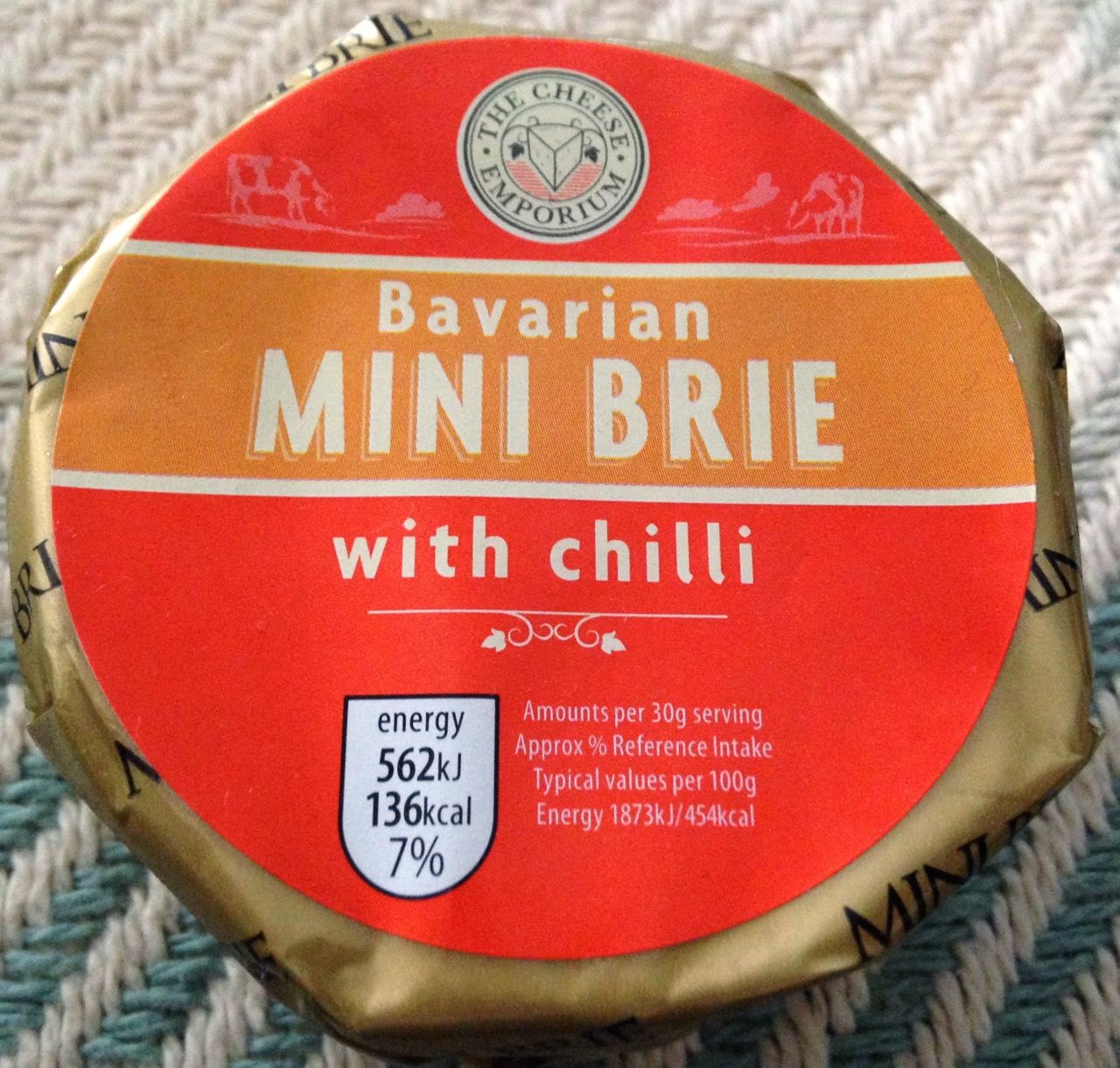 FOODSTUFF FINDS Bavarian Mini Brie With Chilli (Aldi) [By Cinabar]