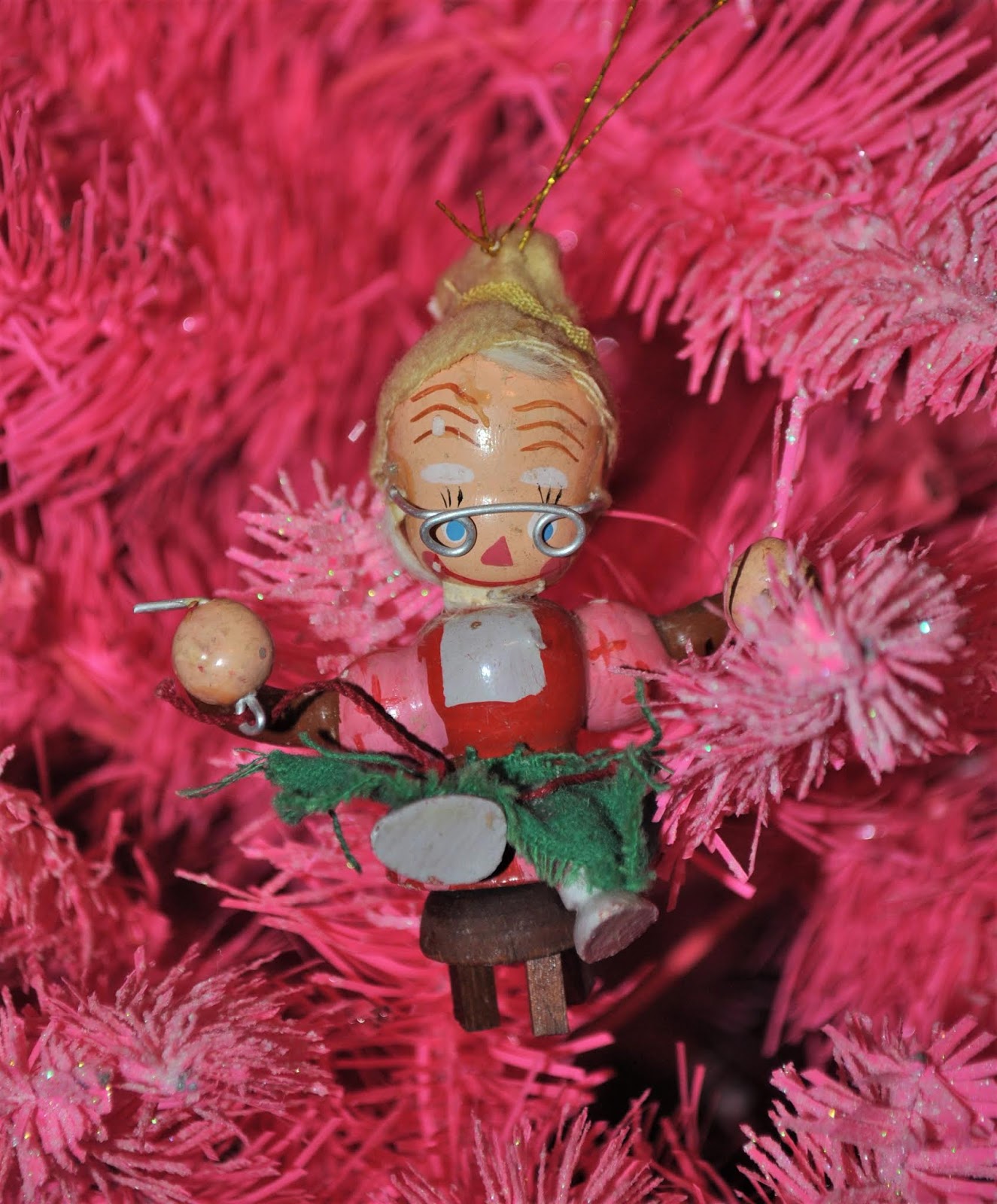 Classical Homemaking Vintage Tree Topper for a Pink Christmas and