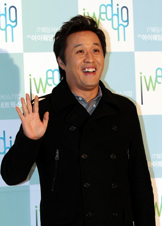 [NEWS] Jung Jun Ha marries flight attendant | Daily K Pop News