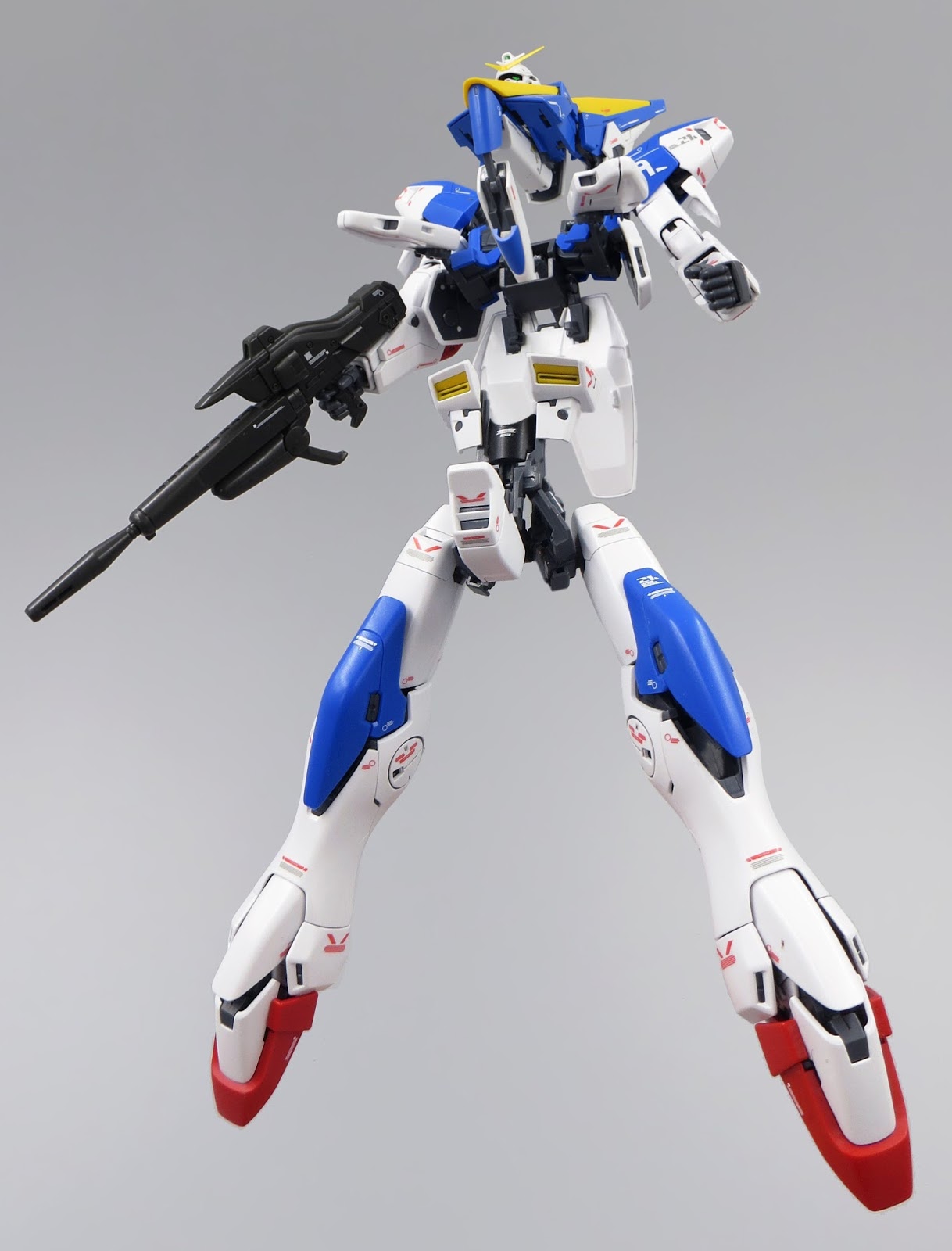 GUNDAM GUY MG 1/100 V2 Gundam