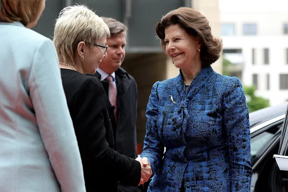 Queen Silvia of Sweden visit the plenary hall of the regional parliament in Duesseldorf, western Germany. Princess Madeleine, Princess Sofia, Princess Victoria