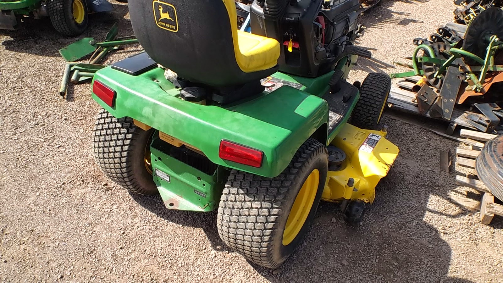 MAQUINARIA AGRICOLA INDUSTRIAL Podadora de Cesped John Deere 345 3,300 Dlls,