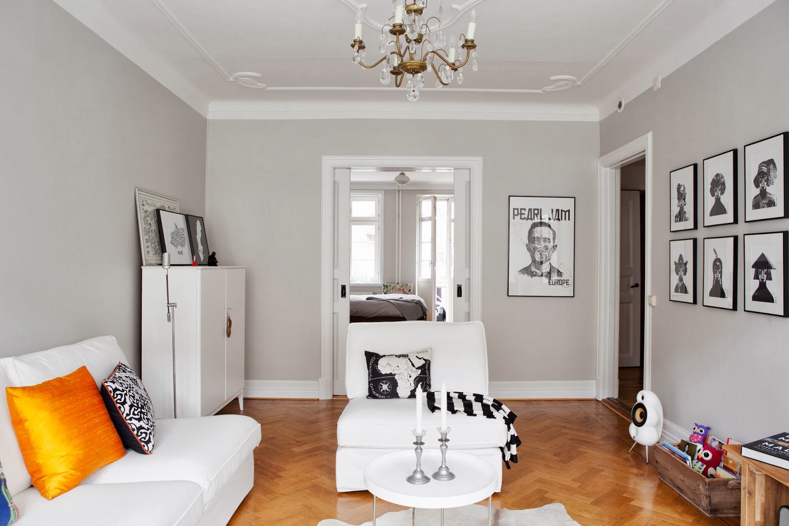 découvrir l'endroit du décor GRIS, BLANC, TOUT SIMPLEMENT