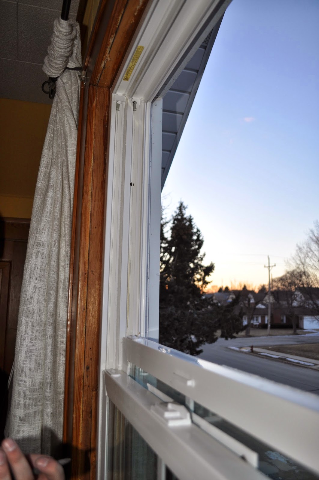 jeld-wen replacement windows, windows, replacement windows, spray foam insulation, insulation windows, caulk, vinyl windows