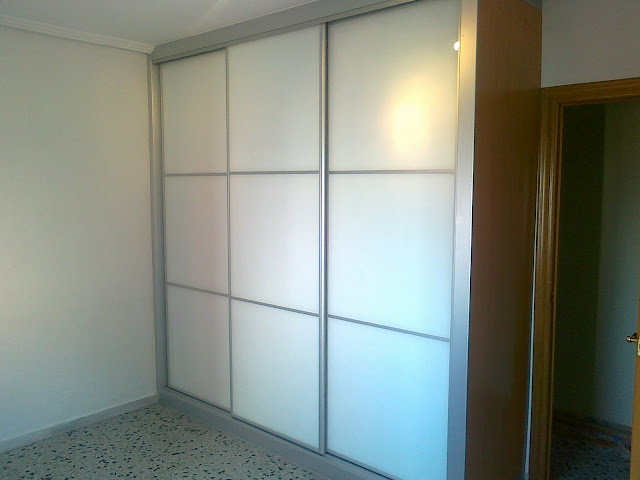Reforma Expres: ARMARIOS DE PUERTAS CORREDERAS Y VESTIDORES.