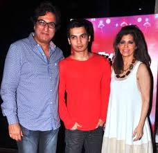 Talat Aziz Family Wife Son Daughter Father Mother Age Height Biography Profile Wedding Photos