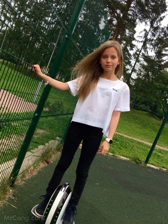 Alisa Kozhikina - Child singer with an angelic-looking face (145 pictures)