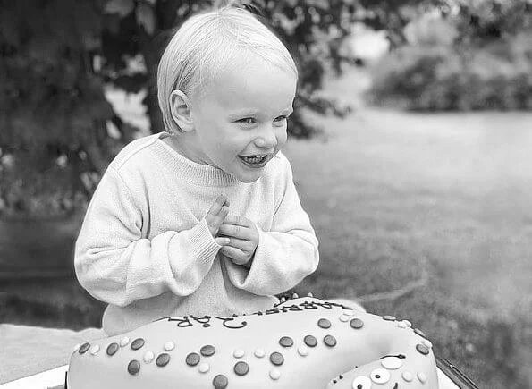 Prince Carl Philip and Princess Sofia of Sweden have celebrated their youngest son's third birthday by sharing a new photo. birthday cake