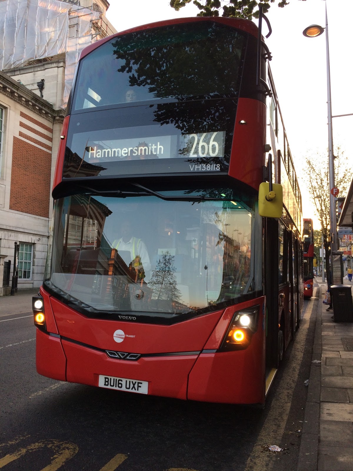 London Buses On The Go: Metroline's Frog Exchange & Enviro ...